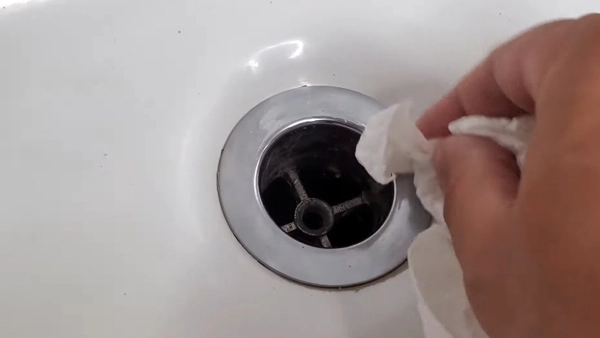 Do Bathtubs Have Drain Weep Holes