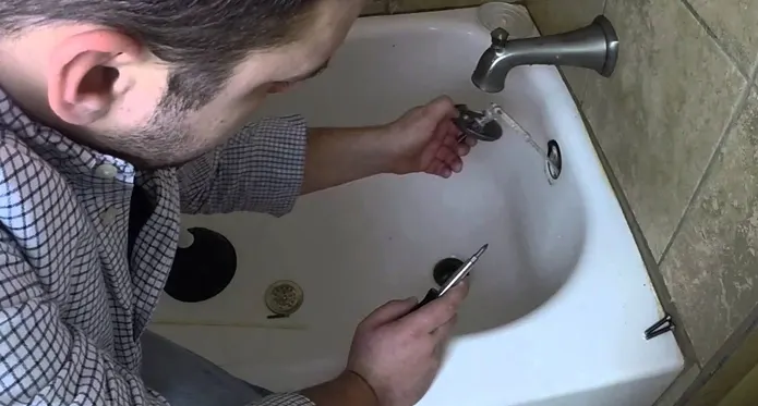 How to Clean Sand from a Bathtub Drain