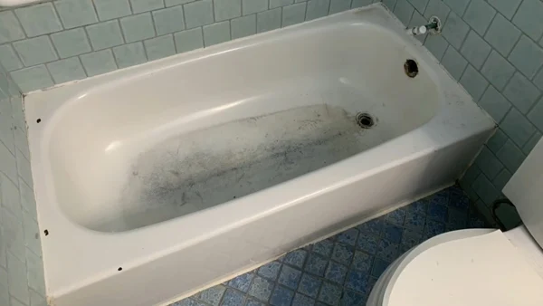 How to Remove Sand Sediment from a Bathtub