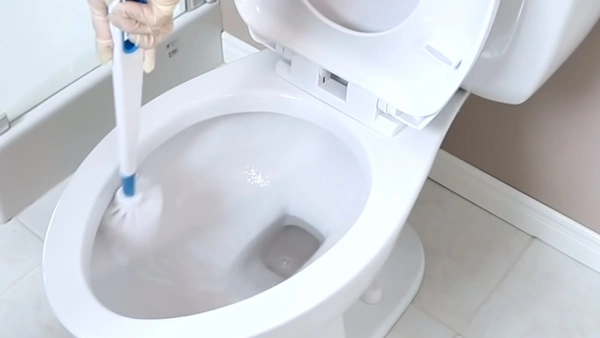 What Not to Do After Mixing Toilet Bowl Cleaner With Bleach
