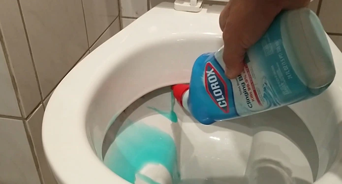 What to Do if You Mix Toilet Bowl Cleaner With Bleach