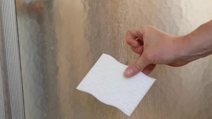 How to Clean Shower Doors with a Dryer Sheet
