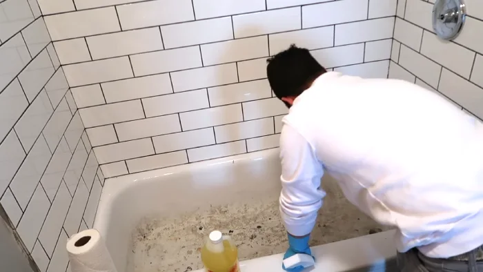 How to Clean Mortar Off Bathtub