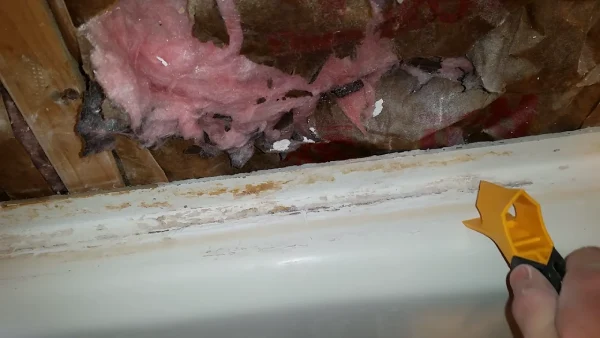 How to Remove Adhesive From Fiberglass Tub to Get Your Tub Glistening Again