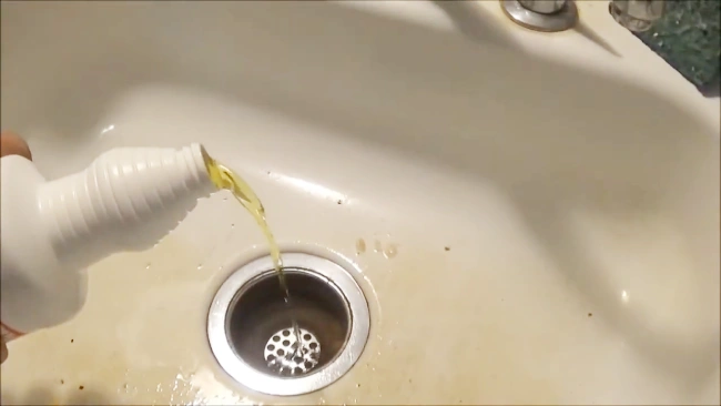 How to Use Thrift Drain Cleaner to Unclog a Drain