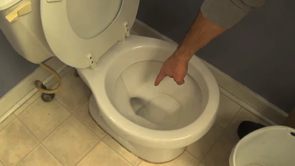 What Causes Water in the Toilet Bowl to Move When It's Windy Outside
