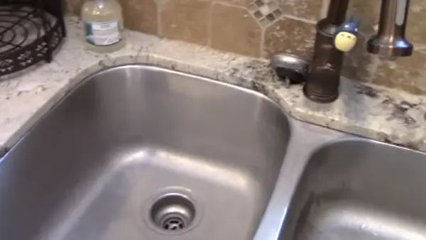 What Are the Causes of Mold Issues in Undermount Kitchen Sinks